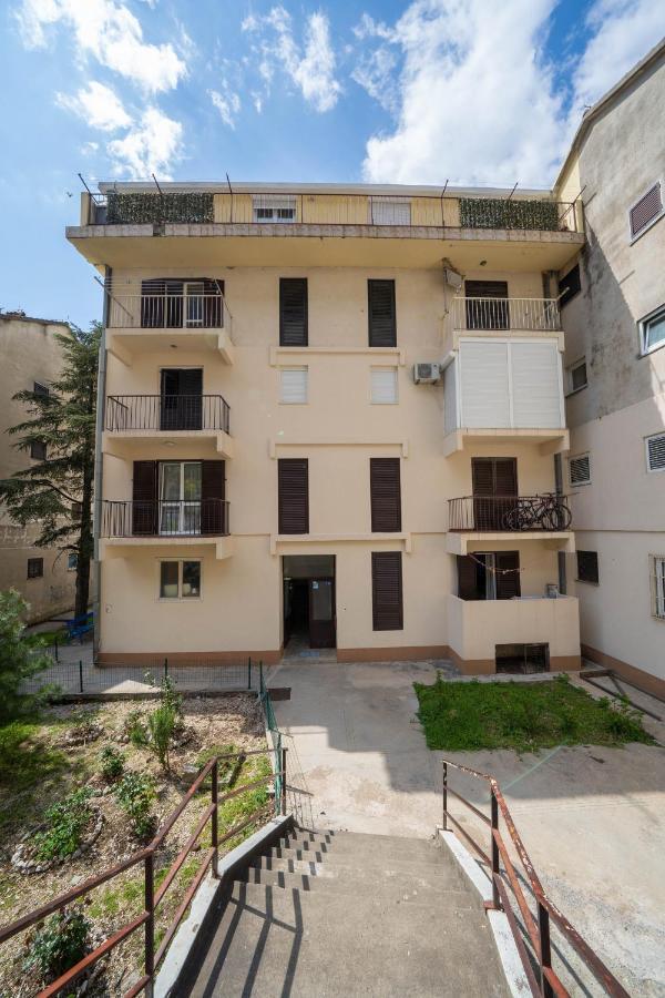 Seaside Serenity: 2-Bedroom Apartment With Boka Bay View Κότορ Εξωτερικό φωτογραφία