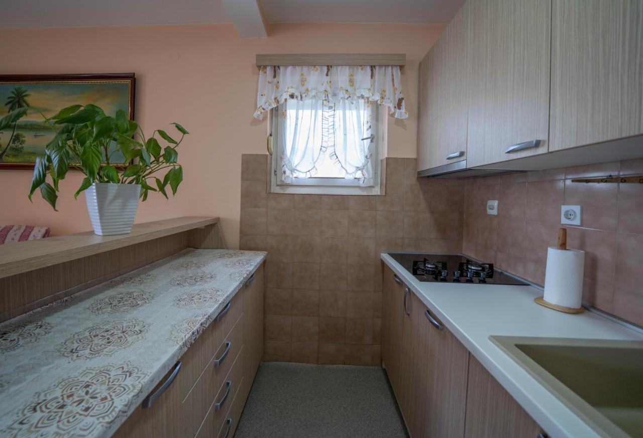 Seaside Serenity: 2-Bedroom Apartment With Boka Bay View Κότορ Εξωτερικό φωτογραφία
