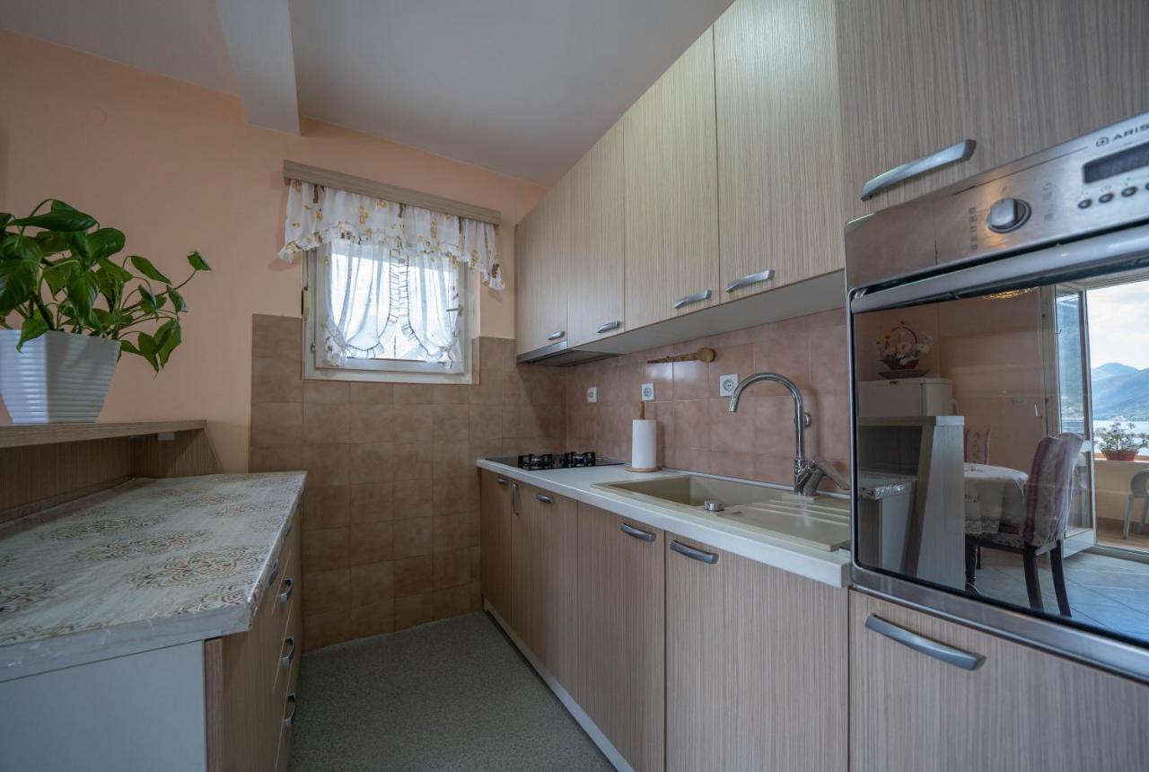 Seaside Serenity: 2-Bedroom Apartment With Boka Bay View Κότορ Εξωτερικό φωτογραφία