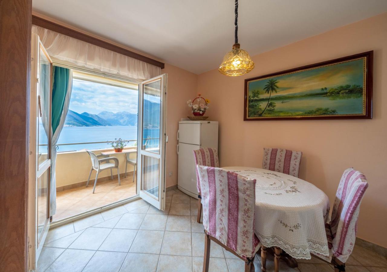 Seaside Serenity: 2-Bedroom Apartment With Boka Bay View Κότορ Εξωτερικό φωτογραφία