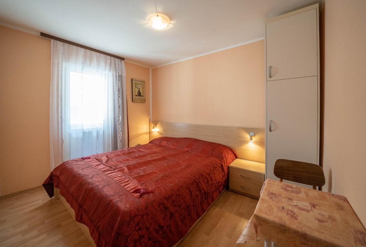 Seaside Serenity: 2-Bedroom Apartment With Boka Bay View Κότορ Εξωτερικό φωτογραφία