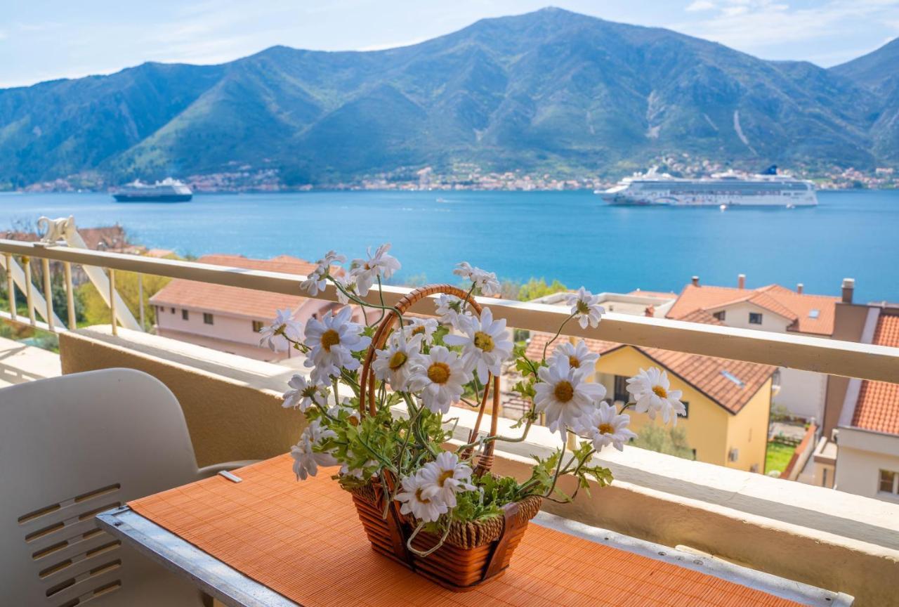 Seaside Serenity: 2-Bedroom Apartment With Boka Bay View Κότορ Εξωτερικό φωτογραφία