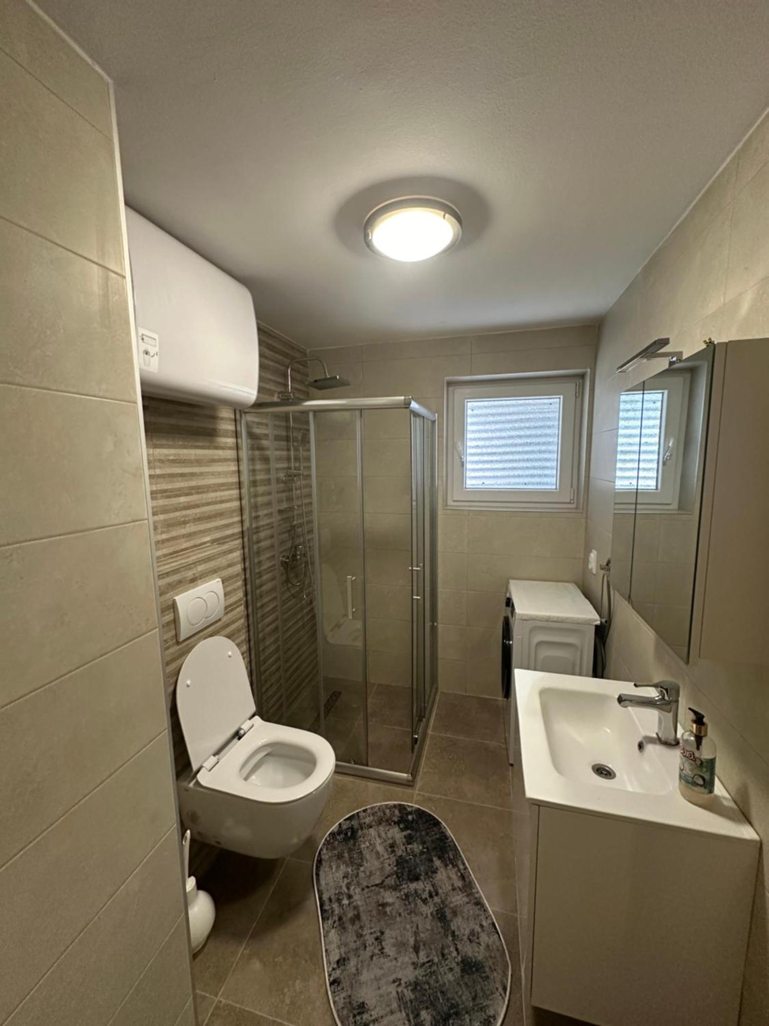 Seaside Serenity: 2-Bedroom Apartment With Boka Bay View Κότορ Εξωτερικό φωτογραφία